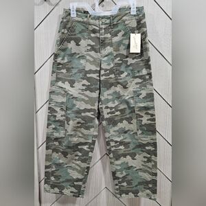 Universal Thread Green Camouflage Pants